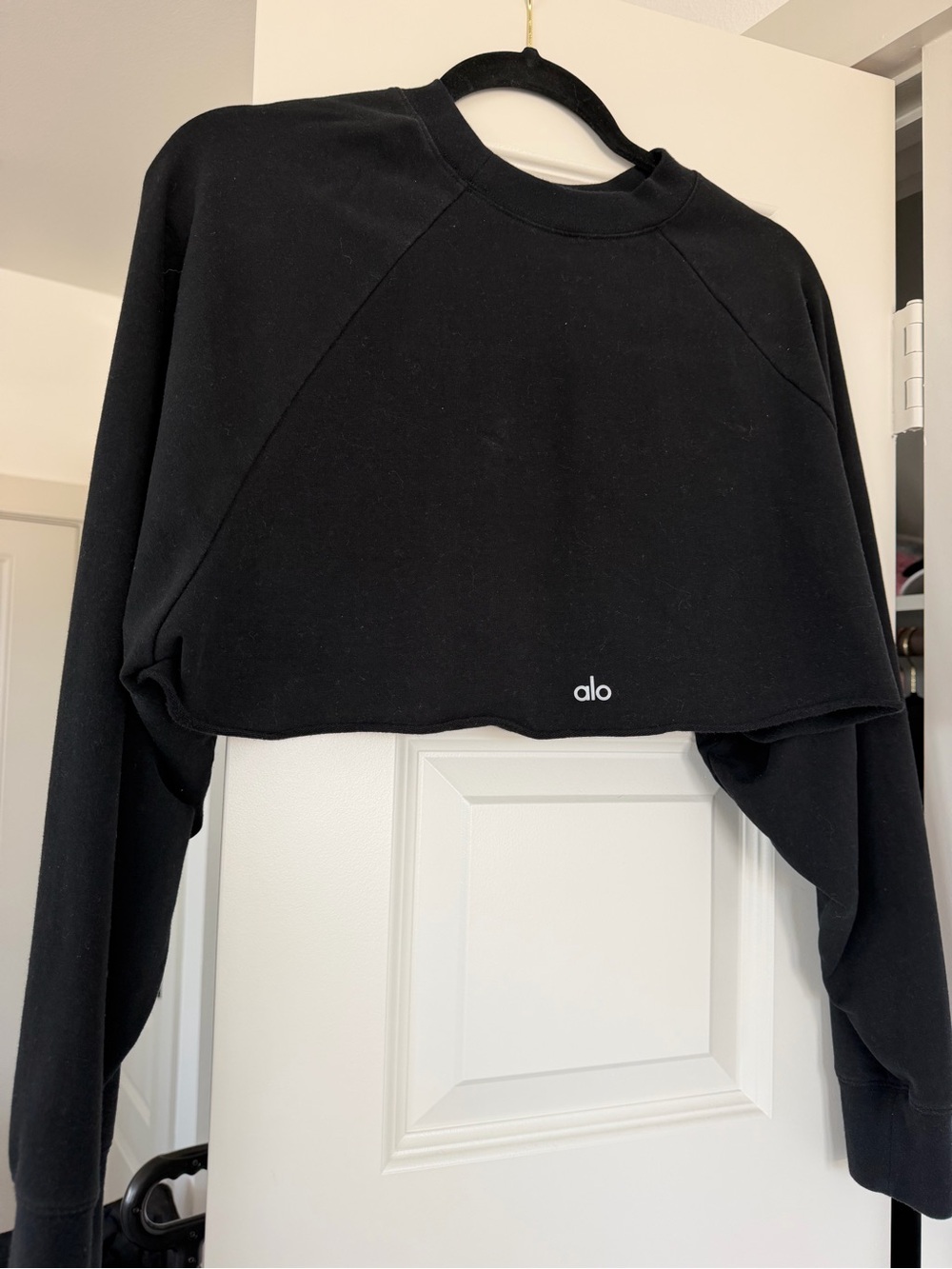 ALO Yoga Black Cropped Crew Sweatshirt